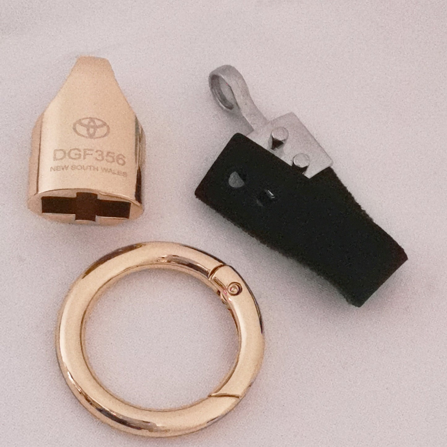 Personalized Car Keyring with Custom Text, Logo, or Design | Engraved Keyring for Birthday, Wedding, Business Giveaway | Gift anniversary